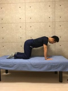 背中を柔らかくするストレッチの手順１