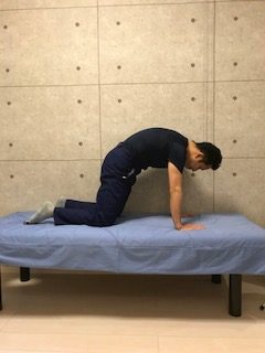 背中を柔らかくするストレッチの手順２